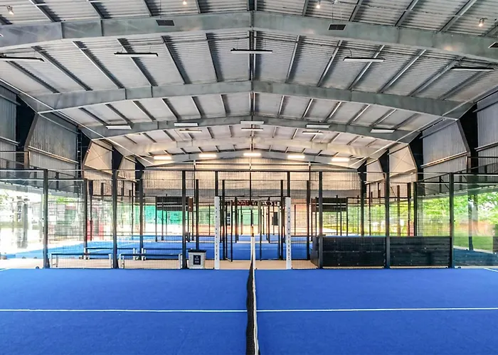 Awesome In With Indoor Swimming Pool アパート